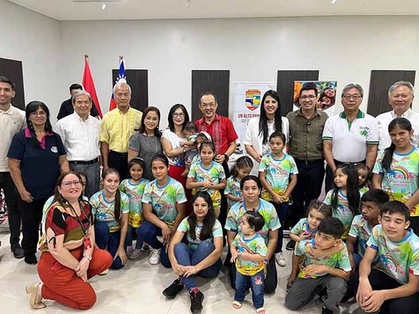 Consulado de Taiwán juntamente con la Gobernación de Alto Paraná llevan alegría a niños de escasos recursos | DIARIO PRIMERA PLANA