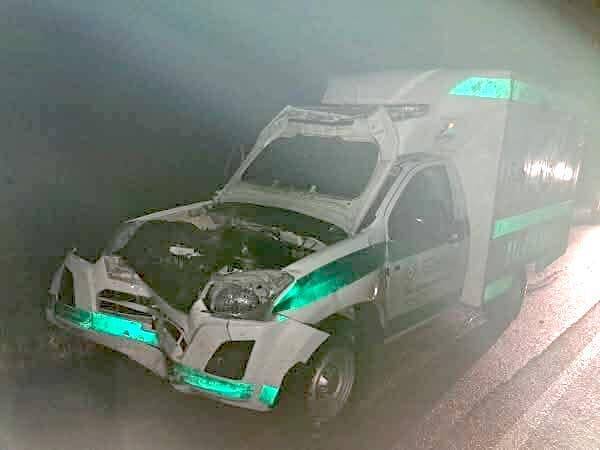 ¡Es posible! Directora de hospital agarró una ambulancia y ¿chocó manejando recontra ka’ure?
