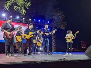 Con serenata y espectáculo de juegos pirotécnicos recibieron los 133 años de Yegros - Nacionales - ABC Color