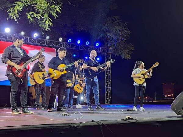 Con serenata y espectáculo de juegos pirotécnicos recibieron los 133 años de Yegros - Nacionales - ABC Color