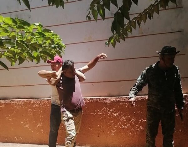 Mujer herida en el cuello por su ex ingresó a cirugía: Vecinos redujeron al autor