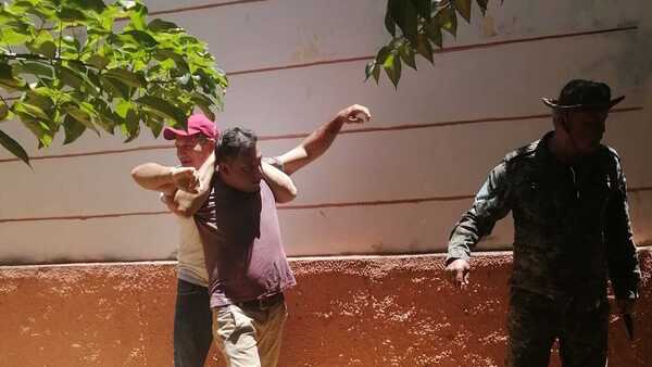 Hombre que quedó libre tras denuncia por violencia clavó en el cuello a su ex
