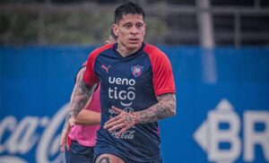 Defensoría del Pueblo repudia toqueteo de Juan Iturbe a una yiyi