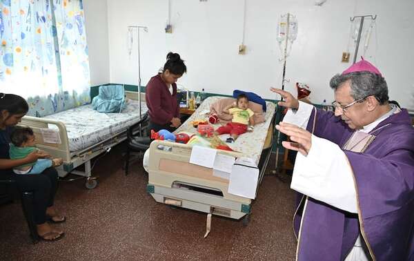 Obispo celebra misa y visita a enfermos del Hospital Regional de Ciudad del Este - ABC en el Este - ABC Color