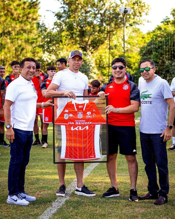 General Caballero JLM: Homenaje a “militar” en situación de retiro - Fútbol - ABC Color