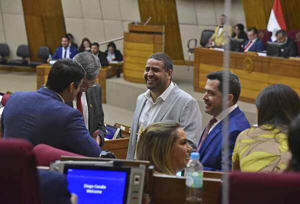 Cartismo limita debate y sanciona RUN sin exigencia obligatoria de certificado de condición de dominio - Política - ABC Color
