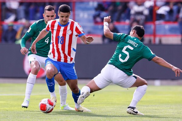Versus / La cuenta pendiente que tiene el goleador Alex Arce