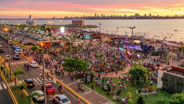 Encarnación inaugura temporada veraniega con fiesta multitudinaria
