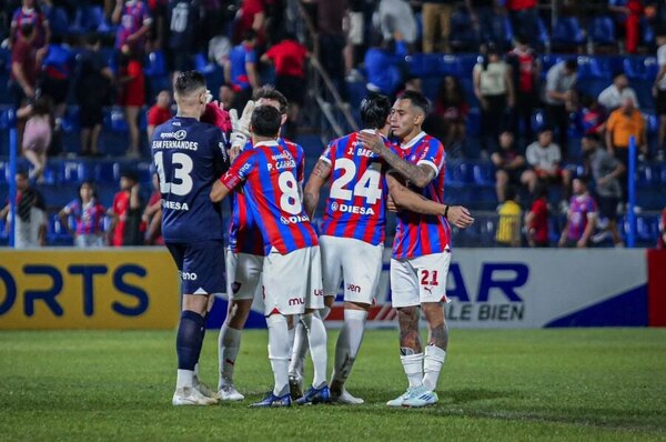 Versus / Los cinco jugadores despedidos oficialmente por Cerro