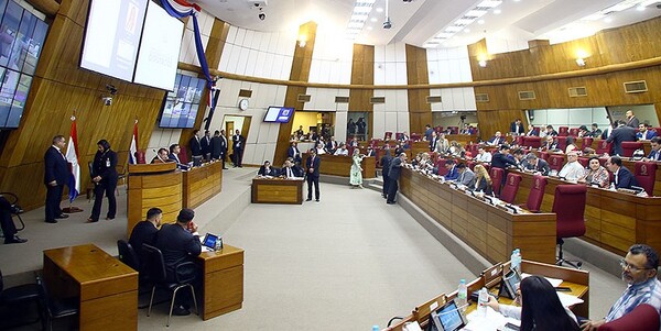 Los diputados aprobaron una lista de leyes en maratónica última sesión del año