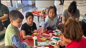 Niños celebraron anticipadamente la Navidad en Clínicas