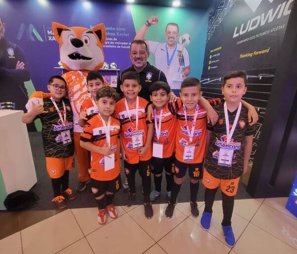 Amambay C9 Golea 6-1 al Curitiba por la Copa del Mundo de Fútbol Sala Inferiores en Foz de Yguazú