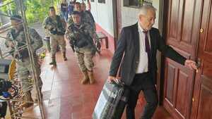 Revelan que secretaria del ex legislador intentó comprar cinco departamentos