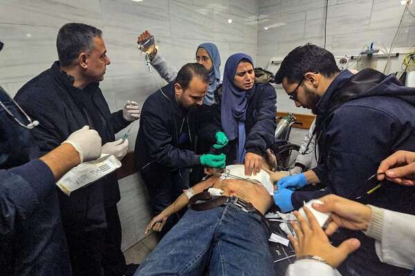 Ataques israelíes dejan fuera de servicio unidad de cuidados intensivos de uno de los últimos hospitales de Gaza - Mundo - ABC Color