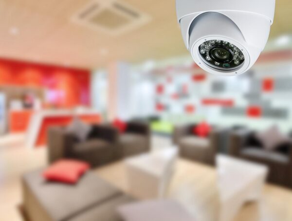 Privacidad en riesgo: detienen a técnico por difusión de imágenes privadas · Radio Monumental 1080 AM