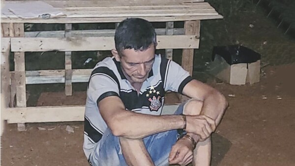 Pilló al sombrero en la cama y le asesinó de una puñalada