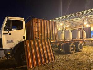 Retienen camión con fertilizantes sobre la Ruta PY06