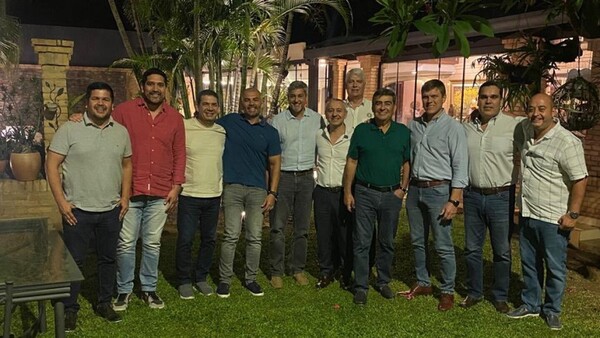 Arnoldo Wiens oficializa anticipadamente su precandidatura a la presidencia
