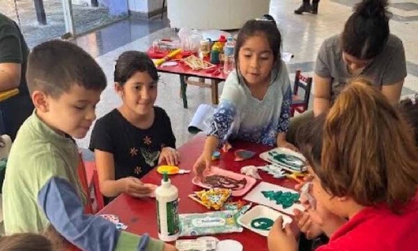 Niños celebraron anticipadamente la Navidad en Clínicas – Prensa 5
