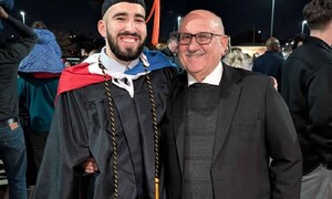 Compatriota se recibe con máximos honores en EEUU portando bandera paraguaya – Prensa 5