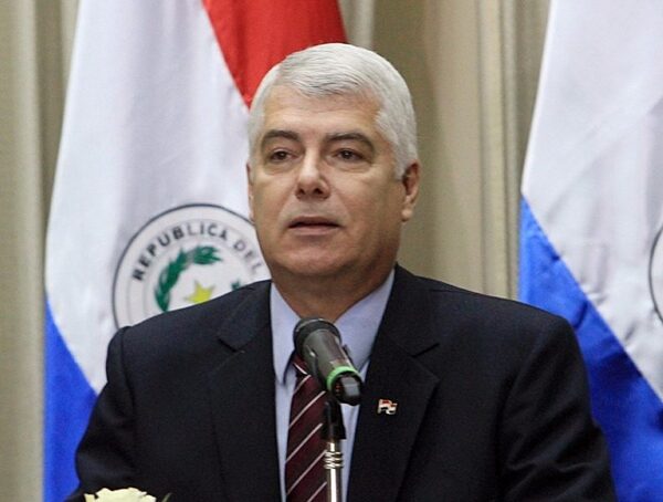 Arnoldo Wiens oficializa su precandidatura a Presidente de la República · Radio Monumental 1080 AM