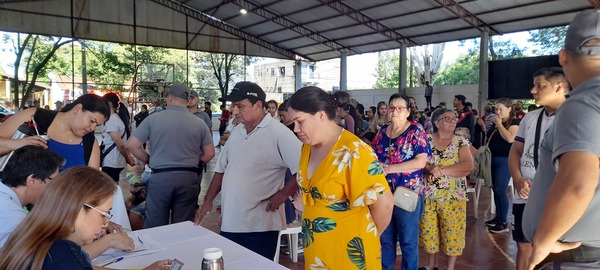 Entidad Binacional Yacyretá continúa entrega de bonos a familias afectadas