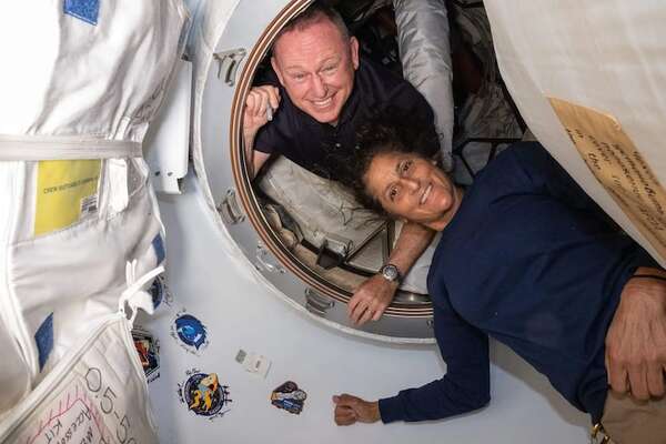 Astronautas varados en la Estación Espacial Internacional seguirían sin poder volver a la Tierra - Ciencia - ABC Color