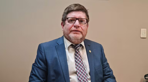 Estafa a menonitas: apartan del cargo a director de Diputados detenido - Noticiero Paraguay