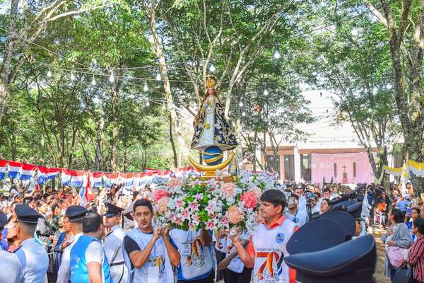 Nuncio pide a fieles a honrar y cuidar de las madres en fiesta de la Virgen del Paso de Itapé  - Nacionales - ABC Color