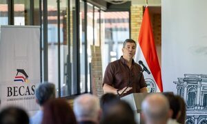 Gobierno distribuirá 5.000 becas a estudiantes destacados y vulnerables