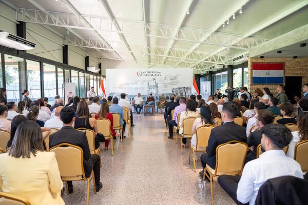 Gobierno presenta Programa Nacional de Becas • RADIO NACIONAL