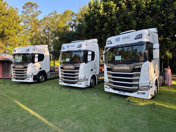 Colibrí Import – Export S.A. entregó 10 camiones Scania a varias empresas
