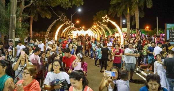 La Nación / El encanto de la Navidad se apodera de la capital del Alto Paraná