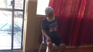 Buscan a familiares de un abuelo de 77 años en Lambaré