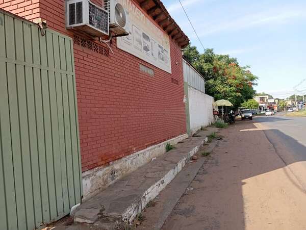 Pobladores de San Lorenzo dicen que matadero municipal sigue funcionando, pese a que fue clausurado - Nacionales - ABC Color