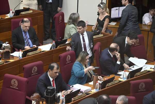 Sancionan elevar de 3 a 10 años el cálculo para la jubilación en el IPS - Política - ABC Color