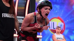 Araceli avanza a la final de Calle 7 Internacional representando a Paraguay