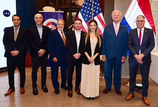 AmCham despidió el año en la Embajada de EE.UU. - Sociales - ABC Color