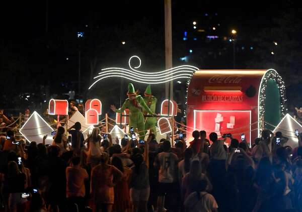 Magia navideña con la caravana de Coca-Cola - Empresariales - ABC Color