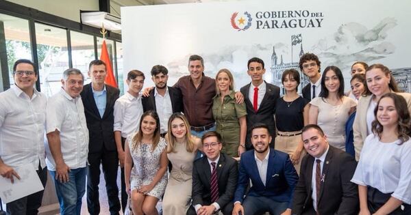 La Nación / Anuncian 5.000 becas para jóvenes sobresalientes