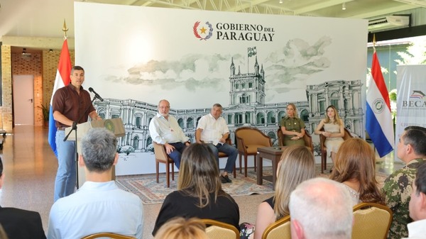 Gobierno ofrece 5.000 becas para convocatoria 2025