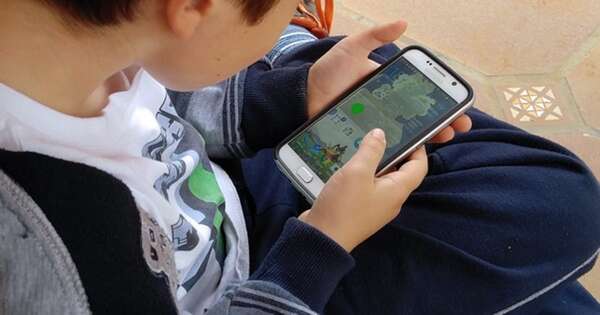 Diario HOY | Brasil prohíbe los celulares en primaria y secundaria
