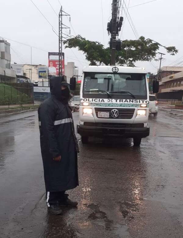 Lluvias y tormentas en Asunción: este es el número para pedir grúa gratis o reportar árboles caídos - Nacionales - ABC Color