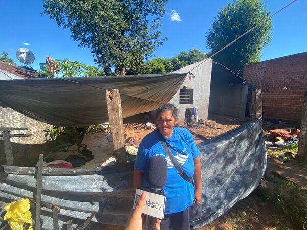 Doña lo perdió todo tras el incendio de su casa y ahora vive bajo carpa
