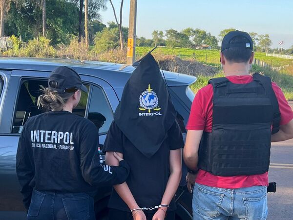Capturan a mujer requerida por la justicia argentina por varios delitos