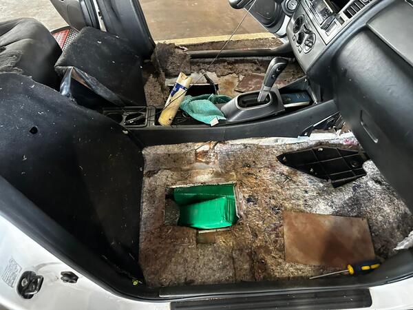 Paraguayo abandona auto con 23 kilos de marihuana en la aduana de Foz de Yguazú - La Clave