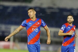 Versus / Un club que jugará la Libertadores 2025 inició gestiones por Rafael Carrascal