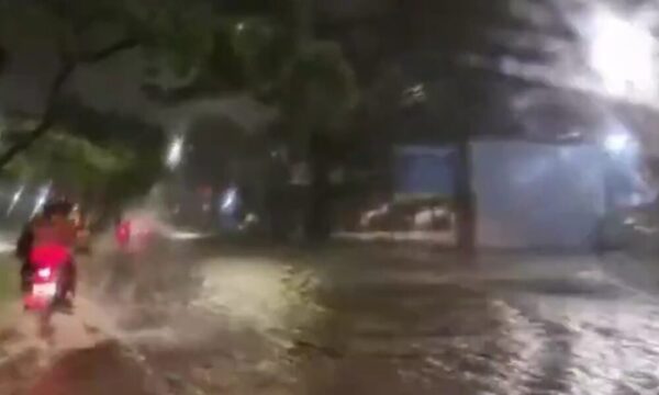 Raudales causan caos en las calles