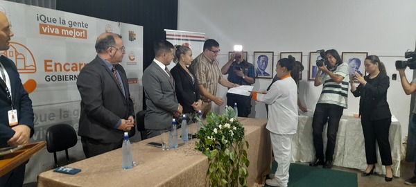 Escuela Taller de Encarnación entrega títulos a 46 nuevos egresados en diversas especialidades
