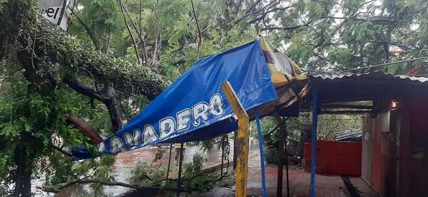 Temporal vuelve a ocasionar destrozos en Villa Elisa - Nacionales - ABC Color